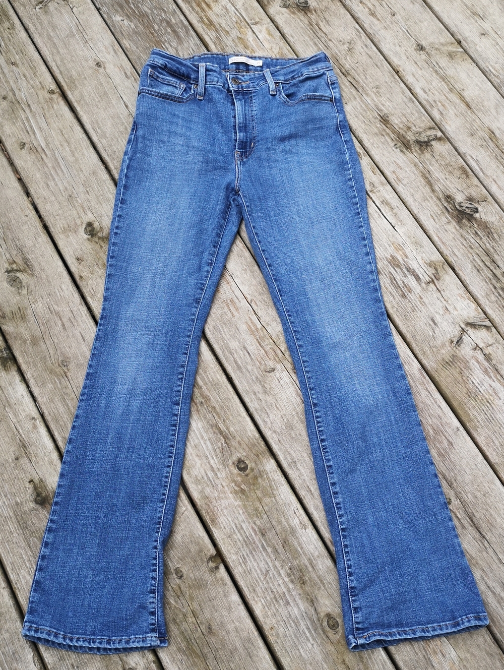 Levi's 725 High Rise Bootcut jeans